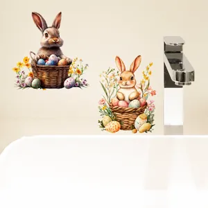 Detail van Paashaas en bloemenmand muurstickers aangebracht op een schone badkamermuur