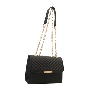 Borsa a tracolla trapuntata nera con cuciture a chevron e catena dorata alla moda