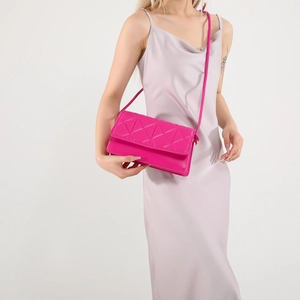 Sac bandoulière rose moderne pour femme avec motif matelassé triangulaire géométrique