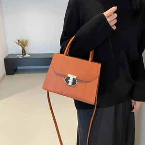 Sac Bandoulière Femme Minimaliste Urbain en Cuir PU Avec Boucle Métallique Couleur Unie Texture Litchi Sac à Main Petit Sac Carré Sac à Épaule Mode