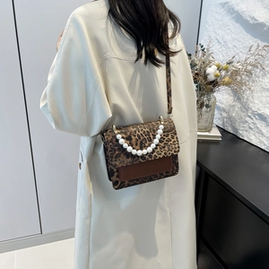 Retro leopard print crossbody bag with white pearl handle chain for women, street style