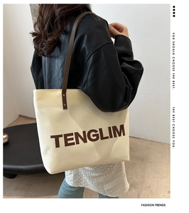 Detail view of the TENGLIM tote bag with beige canvas and premium brown leather straps