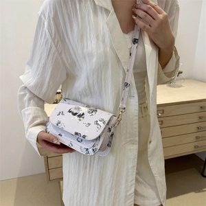 Summer trend crossbody bag with butterfly prints and flap closure for casual daily wear