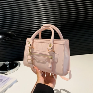 Women Vintage PU Leather Small Square Bag With Tassel Gold Zipper Fashion Shoulder Crossbody Bag For Daily Commuting