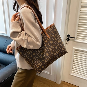 Retro large capacity tote bag with dark brown vintage letter print for women commuting