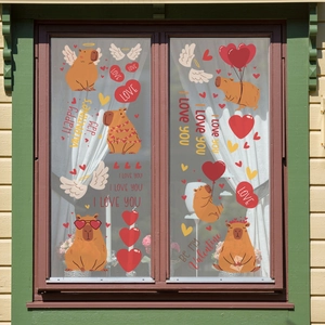 Detailweergave van Valentijnsdag capibara raamstickers op glas met hartjesdecoratie