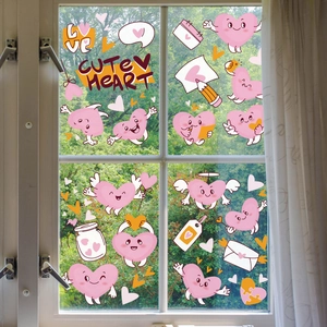 Detail van roze hart statische raamstickers op een helder glazen raam voor decor