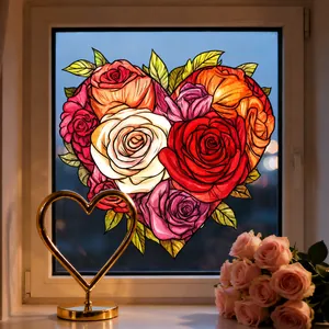 Valentijnsdag raamsticker hartvorm met kleurrijke rozen en artistieke glastextuur