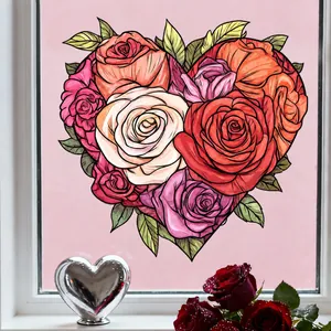 Detail van een hartvormige rozenvenstersticker met kleurrijke bloemen voor huis