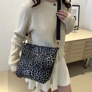 Fashion leopard print canvas tote bag with adjustable shoulder strap for casual daily use