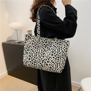 Leopard Print Tote Bag Fashion Large Capacity Fabric Handbag For Women Street Trendy Style Shoulder Bag