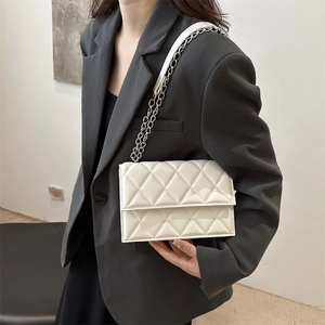Elegant white quilted chain shoulder bag with classic rhombus pattern for women