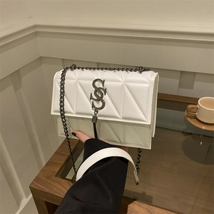 Women Quilted PU Leather Shoulder Bag With Chain Strap Metal Logo Tassel Simple Retro Small Square Crossbody Bag