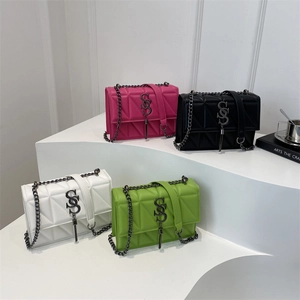 Retro square chain shoulder bags in four colors with quilted PU leather and S-metal buckle
