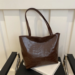 Sac Cabas Gothique pour Femme avec Gaufrage Cage Thoracique Grande Capacité en Cuir PU Sac à Main Mode Streetwear