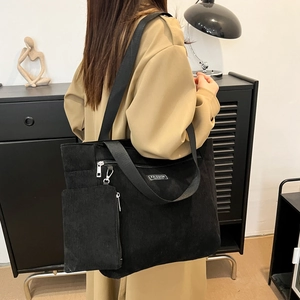 Grande borsa tote in velluto a coste nero da donna con portamonete coordinato