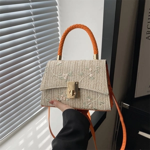 Sac à Épaule Broderie Florale Tissé Femmes Sac à Main en Paille Vintage Fermoir Métallique Sac Bandoulière de Plage Été