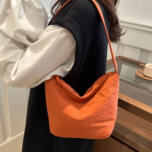 Sac à Bandoulière en Nylon de Style Japonais Léger Couleur Unie Sac Seau Sous les Aisselles pour Femme Décontracté Quotidien Voyage