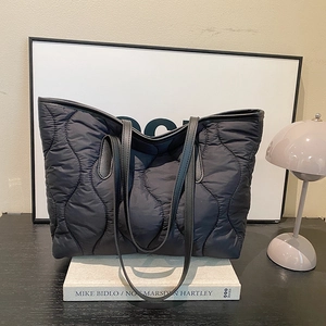Women Large Capacity Wave Quilted Tote Bag Nylon Lightweight Padded Shoulder Bag Minimalist Solid Color Commuter Handbag