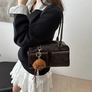 Sac Sous le Bras en Cuir PU Vintage Sac à Épaule Rétro Pour Femmes Fourre-tout Décontracté Avec Pendentif Chien Peluche