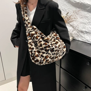 Fashionable leopard print plush shoulder bag with large capacity for autumn and winter style