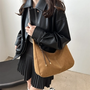 Sac hobo chic en daim marron, sac à bandoulière minimaliste pour le bureau et travail