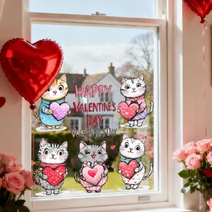 Detail von niedlichen Fensteraufklebern mit Katzen, Herzen und Valentinstagsgruß