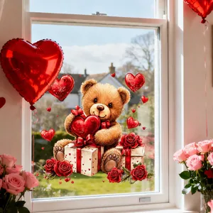 Detail von Valentinstag-Bär und Herz-Fensteraufklebern auf einer Glasoberfläche