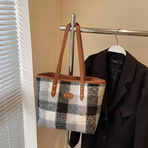 Large plaid wool tote bag with leather handles for women commuting in winter 2025