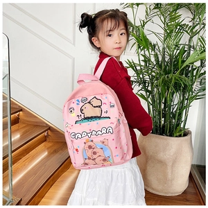 Detailansicht des rosa Canvas-Rucksacks mit süßen Wasserschwein-Cartoons für Mädchen