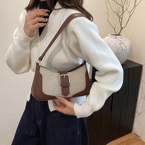 Sac croissant rétro en cuir marron et toile avec boucle métallique décorative