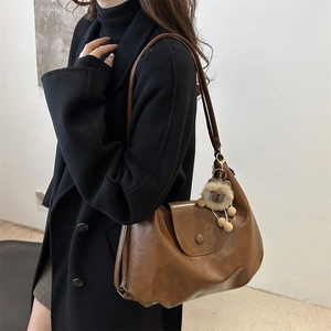 Vintage Large Capacity Shoulder Tote Bag For Women PU Leather Hobo Handbag Commute Bag With Plush Pendant