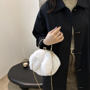 Mini sac à main en fausse fourrure avec oreilles de lapin et bandoulière dorée