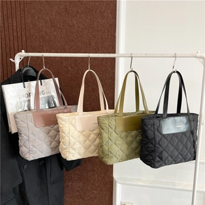 Quilted tote bags in various colors with a spacious design for daily commuting and shopping