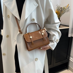 Damen Retro PU Leder Kleine Quadratische Tasche Glänzend Einfarbig Henkeltasche Crossbody Umhängetasche Für Pendler Verstellbarer Gurt
