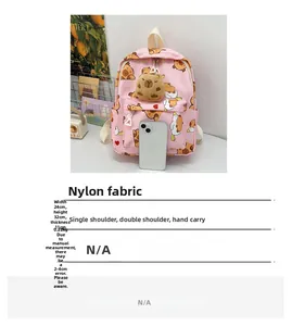 Rosa Nylon-Rucksack mit niedlichem Wasserschwein-Print und Maße 24x32x11cm