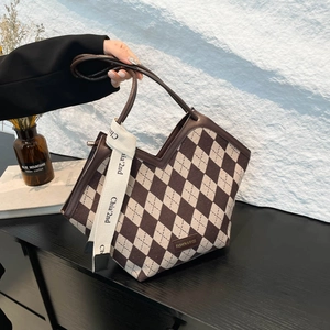 Retro argyle pattern tote bag with wide decorative strap for casual daily commuting