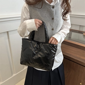 Chic black quilted tote bag for women with cloud padding texture and large capacity