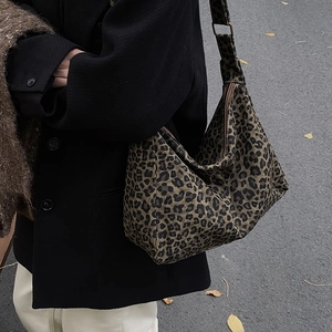 Leopard print canvas bucket bag for women, stylish large capacity hobo tote for daily commute