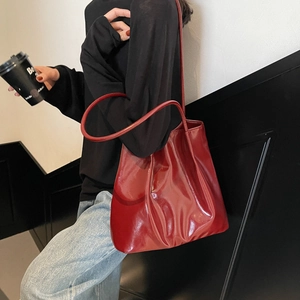Women Large Capacity Tote Bag Glossy PU Leather Shoulder Bag Vintage Casual Style Commuter Handbag For Ladies Daily Use