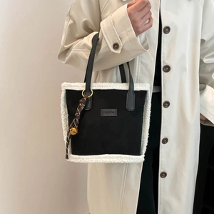 Sac À Main Tote Pour Femmes En Simili Daim Avec Bordure En Molleton De Laine D'agneau Sac Seau Et Pendentif Cloche