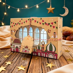 Detail der Kraftpapier-Geschenkbox zum Fest mit Moschee-Illustration, Kordel und Anhänger