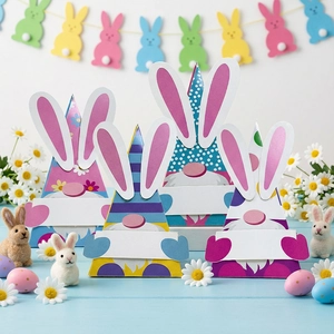 Scatole regalo gnomo coniglio di Pasqua in fantasie colorate a fiori, righe e pois