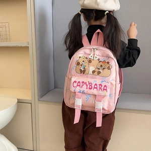 Zainetto rosa per bambini con motivo capybara e spallacci regolabili per asilo