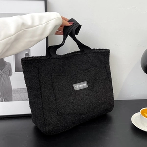 Elegante borsa tote nera in peluche per donna con toppa moda e grande capacità