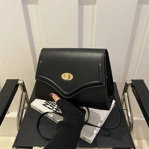 Women Vintage PU Leather Shoulder Bag Minimalist Underarm Bag With Golden Metal Lock Fashion Square Crossbody Bag Handbag