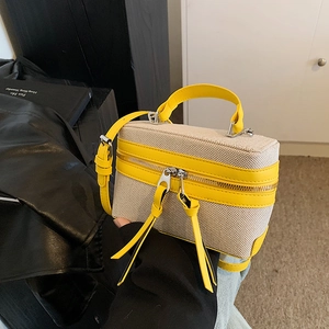 Schicke gelb-beige Box-Tasche mit Doppelreißverschluss und Quasten-Detail für Damen