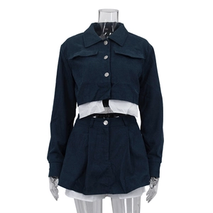 Conjunto de dos piezas de pana azul marino estilo urbano con chaqueta corta y falda
