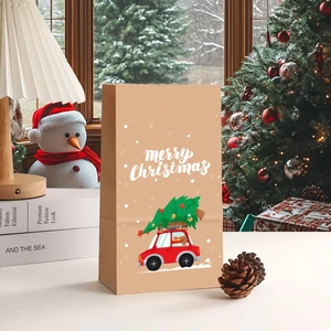 Sac cadeau de Noël en papier Kraft avec motif de voiture rouge et décor festif