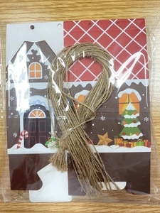 Flache Ansicht der Weihnachtspapiertüte mit Lebkuchenhaus-Motiv und Juteseil-Set im Detail